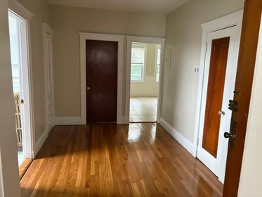 Alojamiento entero en residencia en 29, Donald Rd., Unit 3, Dorchester, Boston, MA, 02124, imagen 3 de 28
