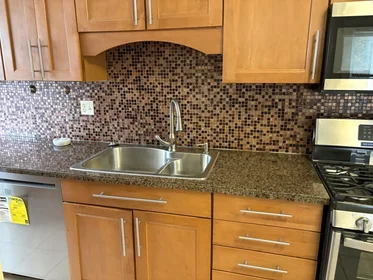 Alojamiento entero en residencia en 29, Donald Rd., Unit 3, Dorchester, Boston, MA, 02124, imagen 5 de 28