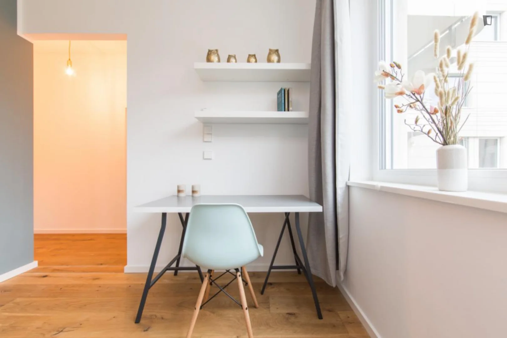 'de öğrenci dairesinde, tamamen mobilyalı kiralık oda