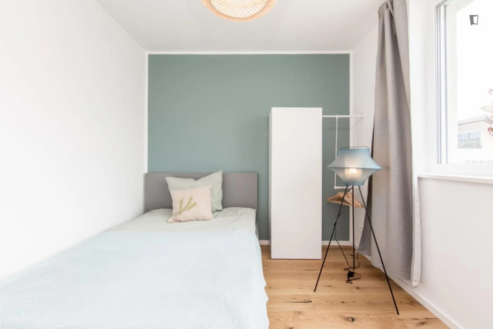 Habitación asequible para estudiantes con buena iluminación en 