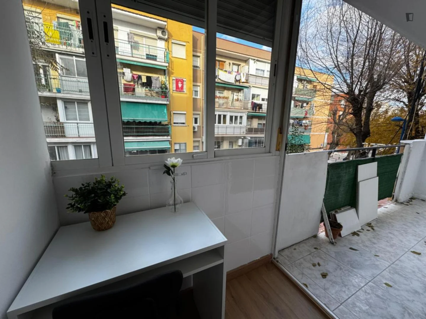 Camera per studenti in  con area studio e servizi in comune