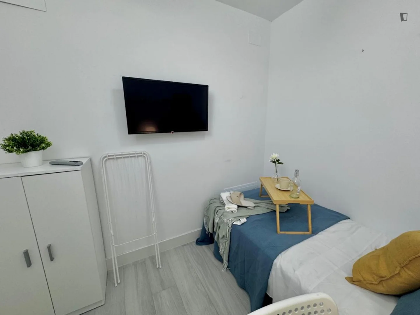 Habitación estudiantil económica cerca del campus en