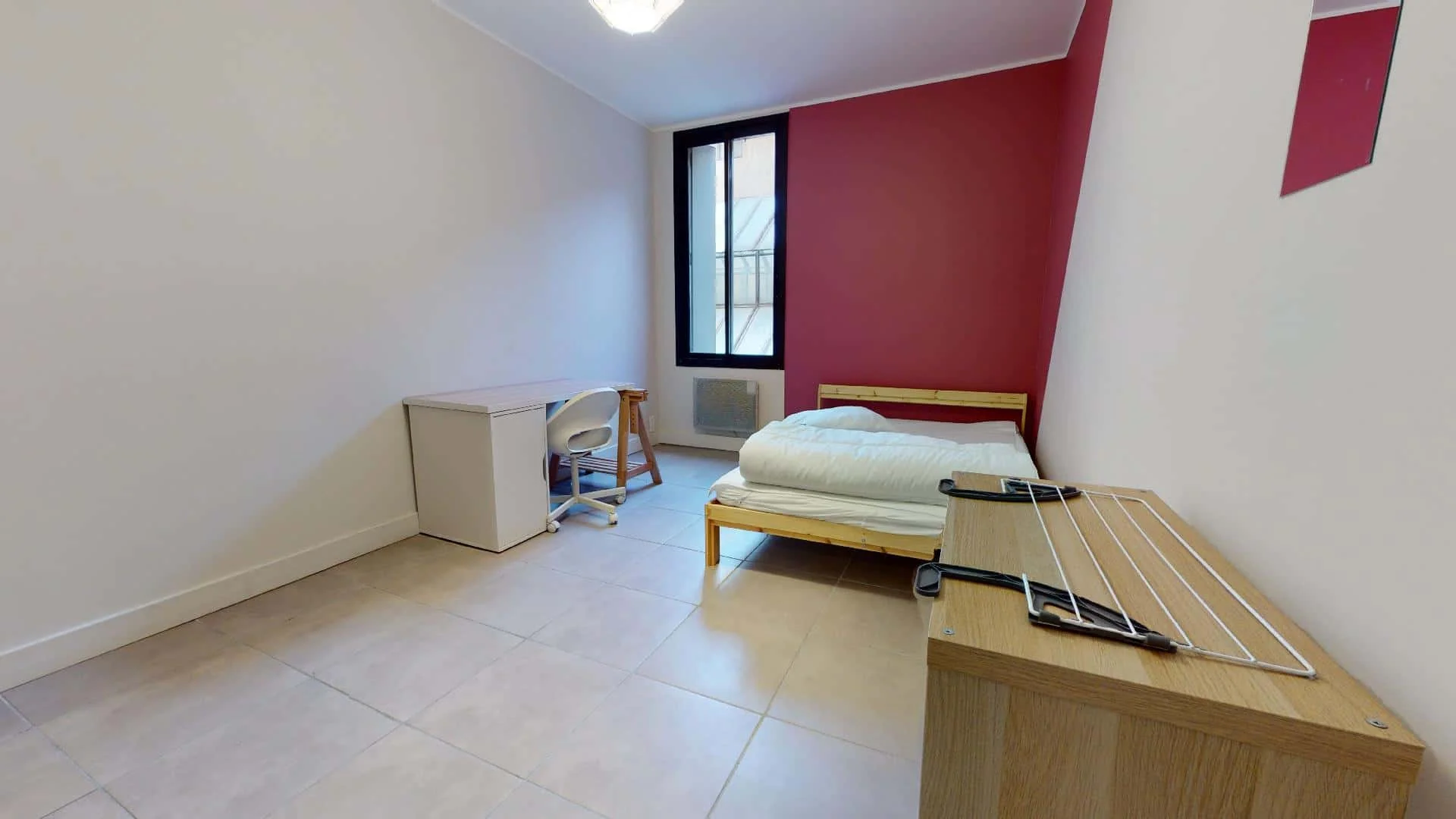 'de öğrenci dairesinde, tamamen mobilyalı kiralık oda