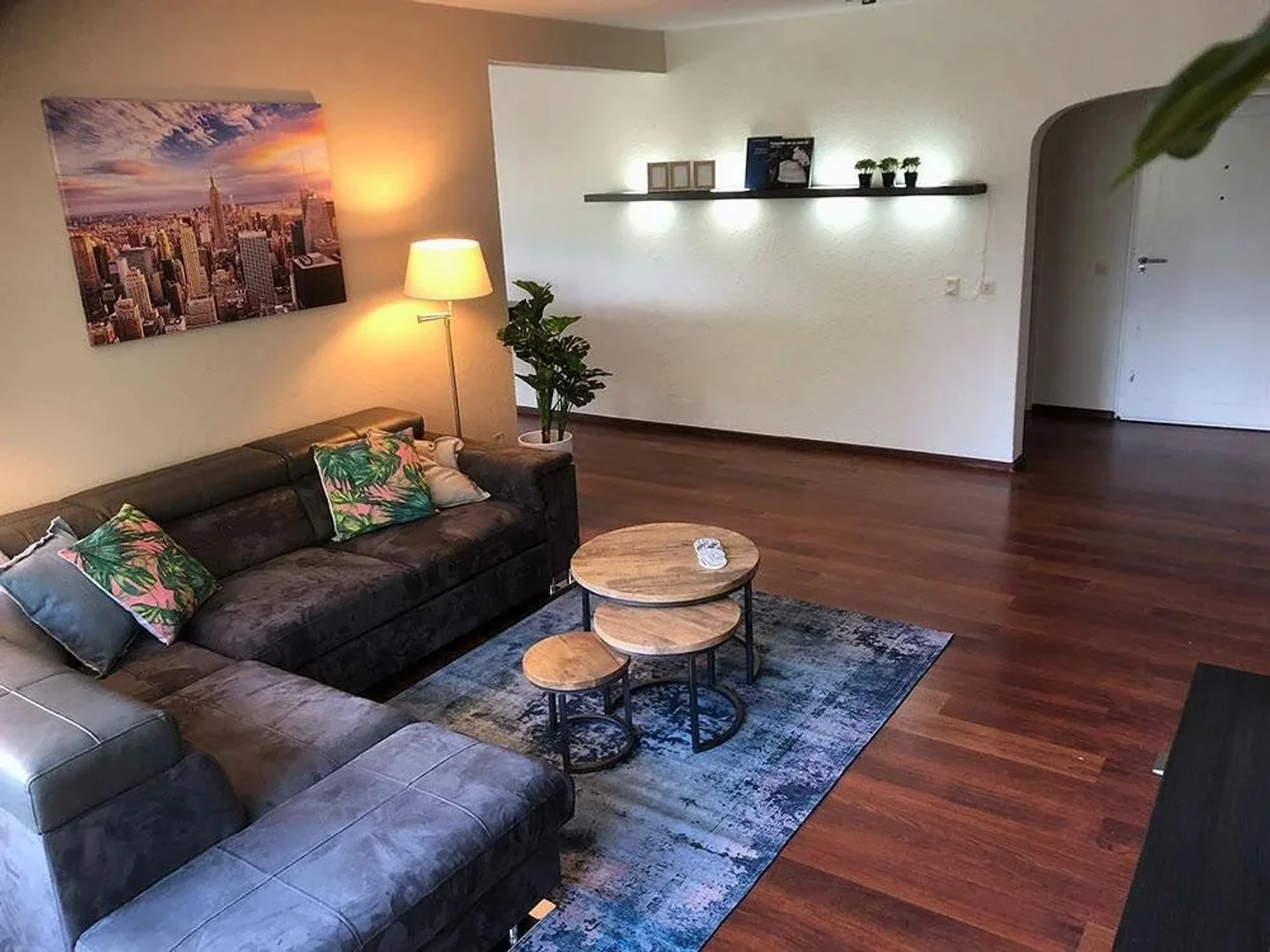 Chambre d'étudiant à  avec espace d'étude et installations communes
