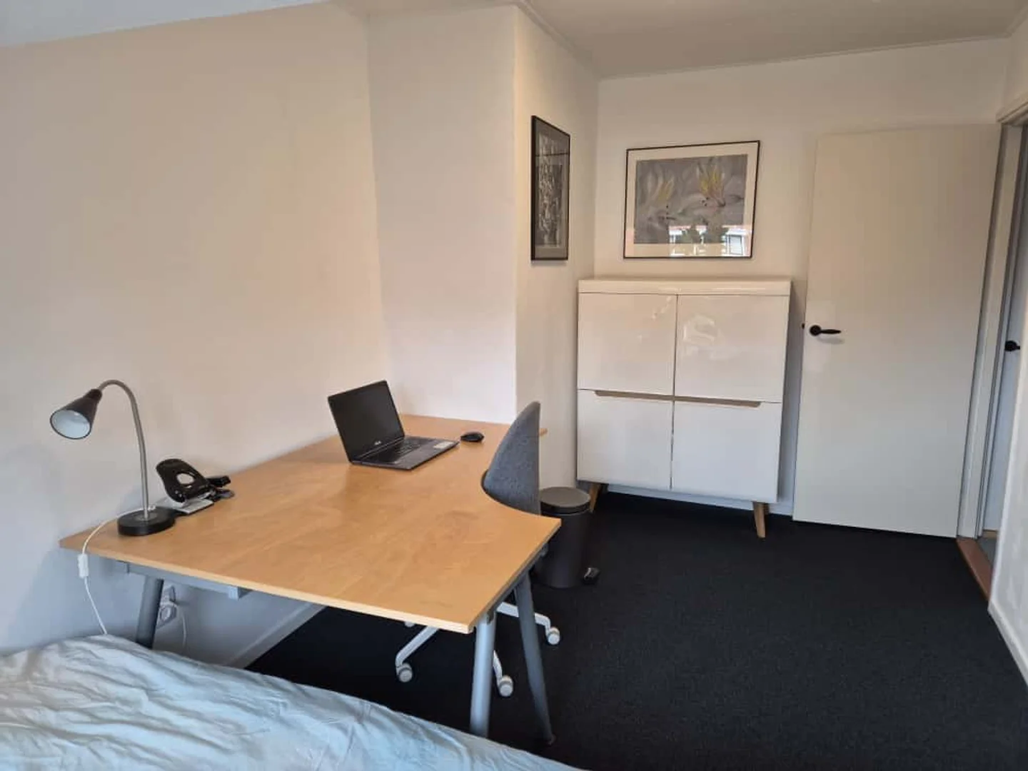 Funktionelles Studentenzimmer perfekt zum Studieren in 