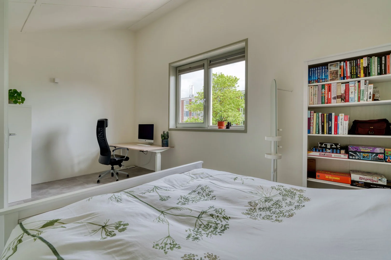 'da ders çalışmak için mükemmel olan fonksiyonel öğrenci odası