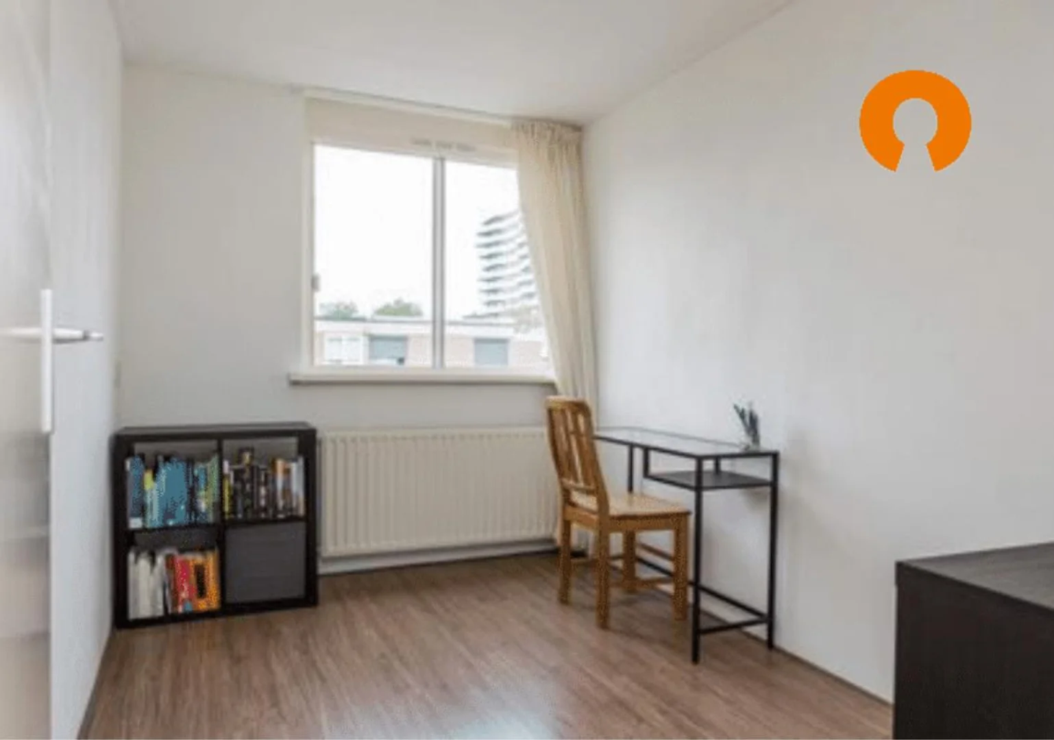 Chambre confortable pour étudiants disponible dans 