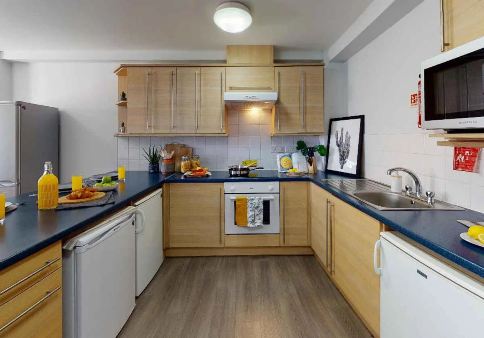 Comfortable and spacious student room in 