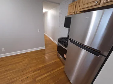 Gesamte Unterkunft im Wohnheim in der 90, Adams St., Unit 1R, Dorchester, Boston, MA, 02122, bild 12 von 15