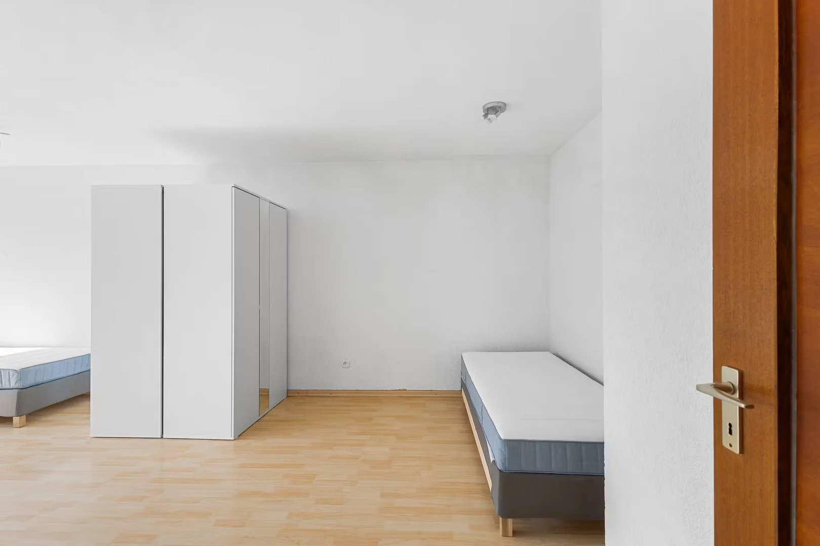 Chambre abordable pour les étudiants avec un bon éclairage dans 