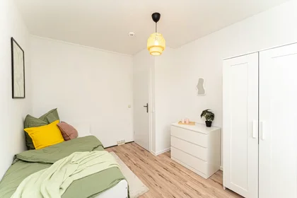 Privatzimmer in der Suhler Straße, Bezirk Marzahn-Hellersdorf, bild 3 von 10