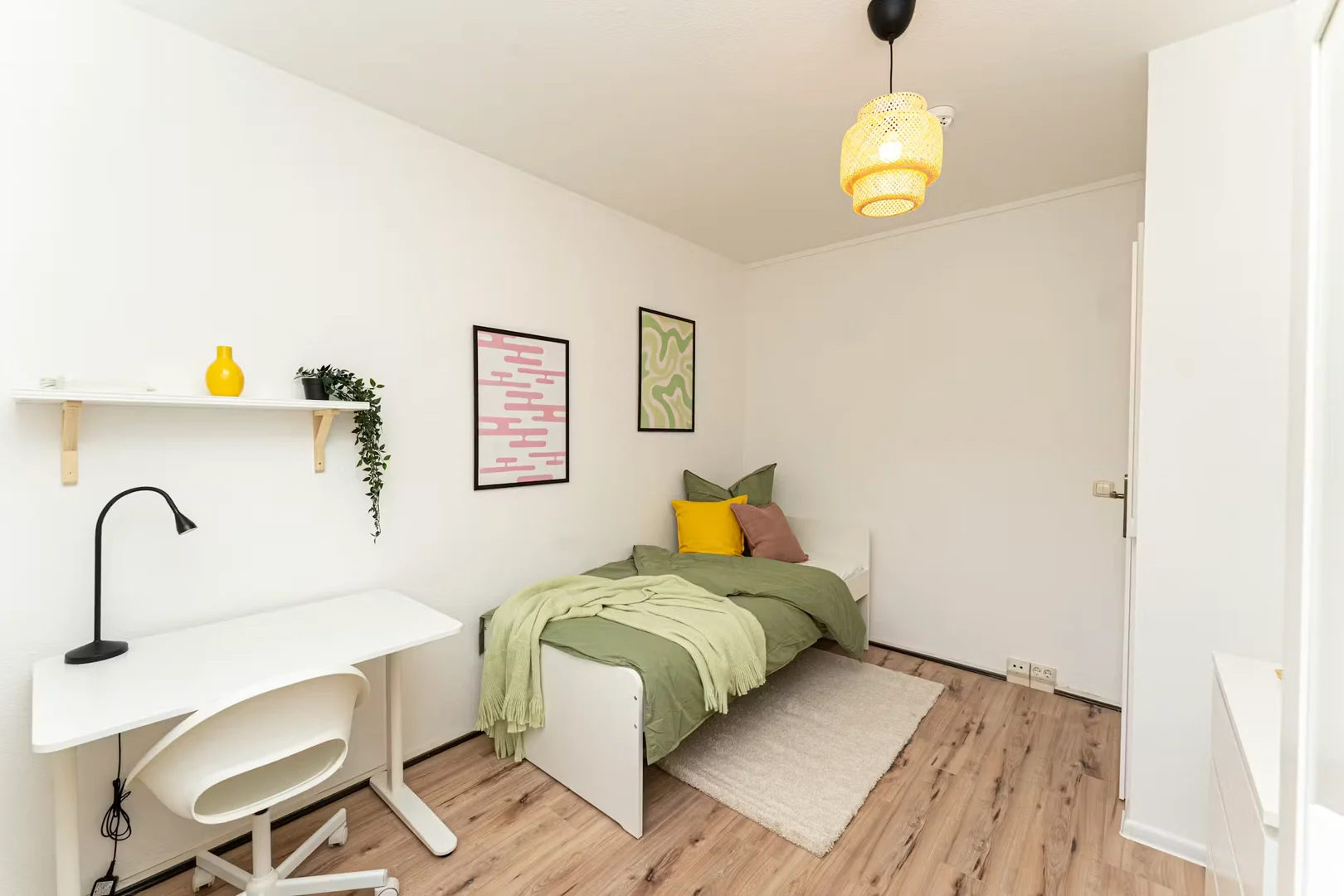 Funktionelles Studentenzimmer perfekt zum Studieren in 