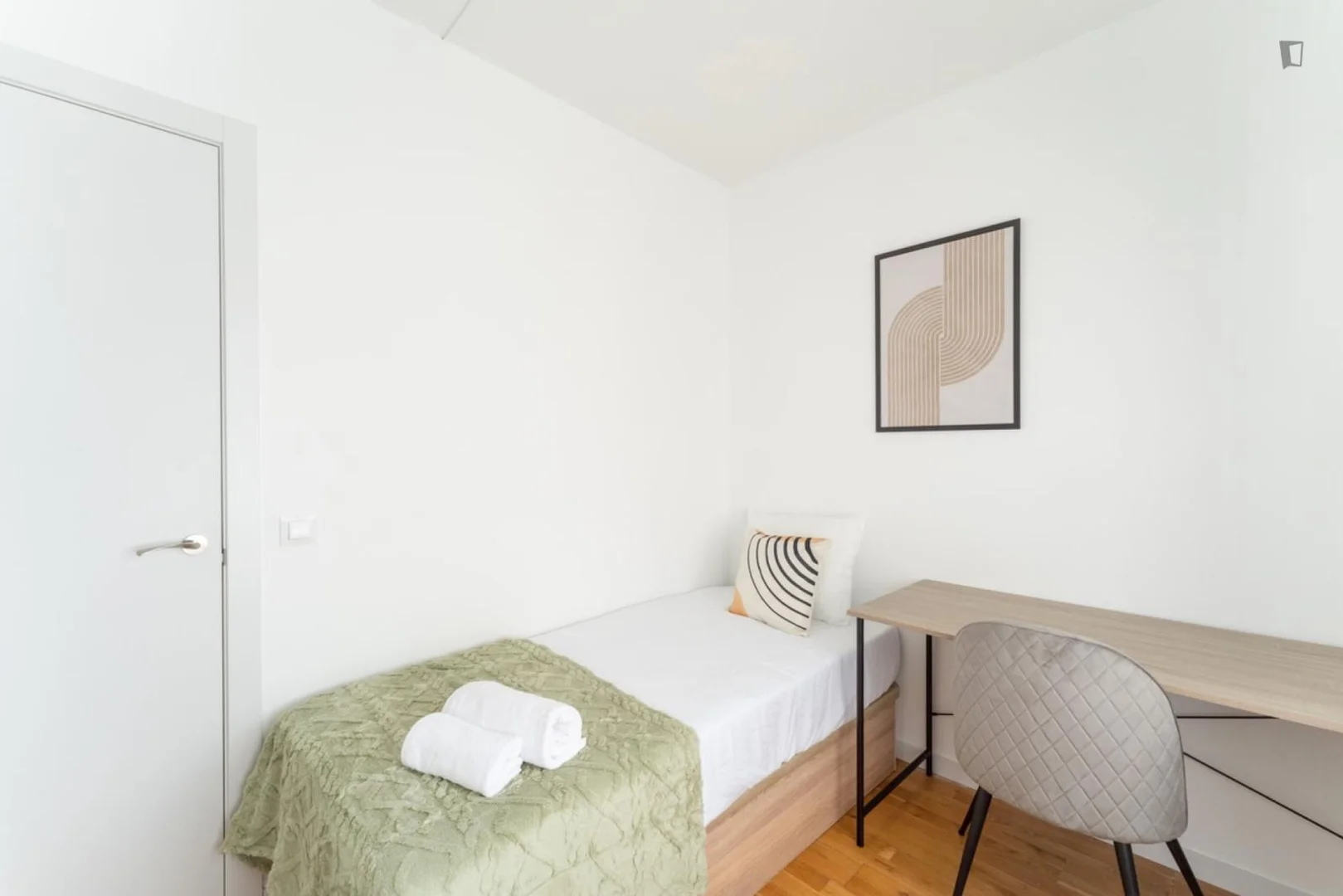 Habitación acogedora para estudiantes disponible en 