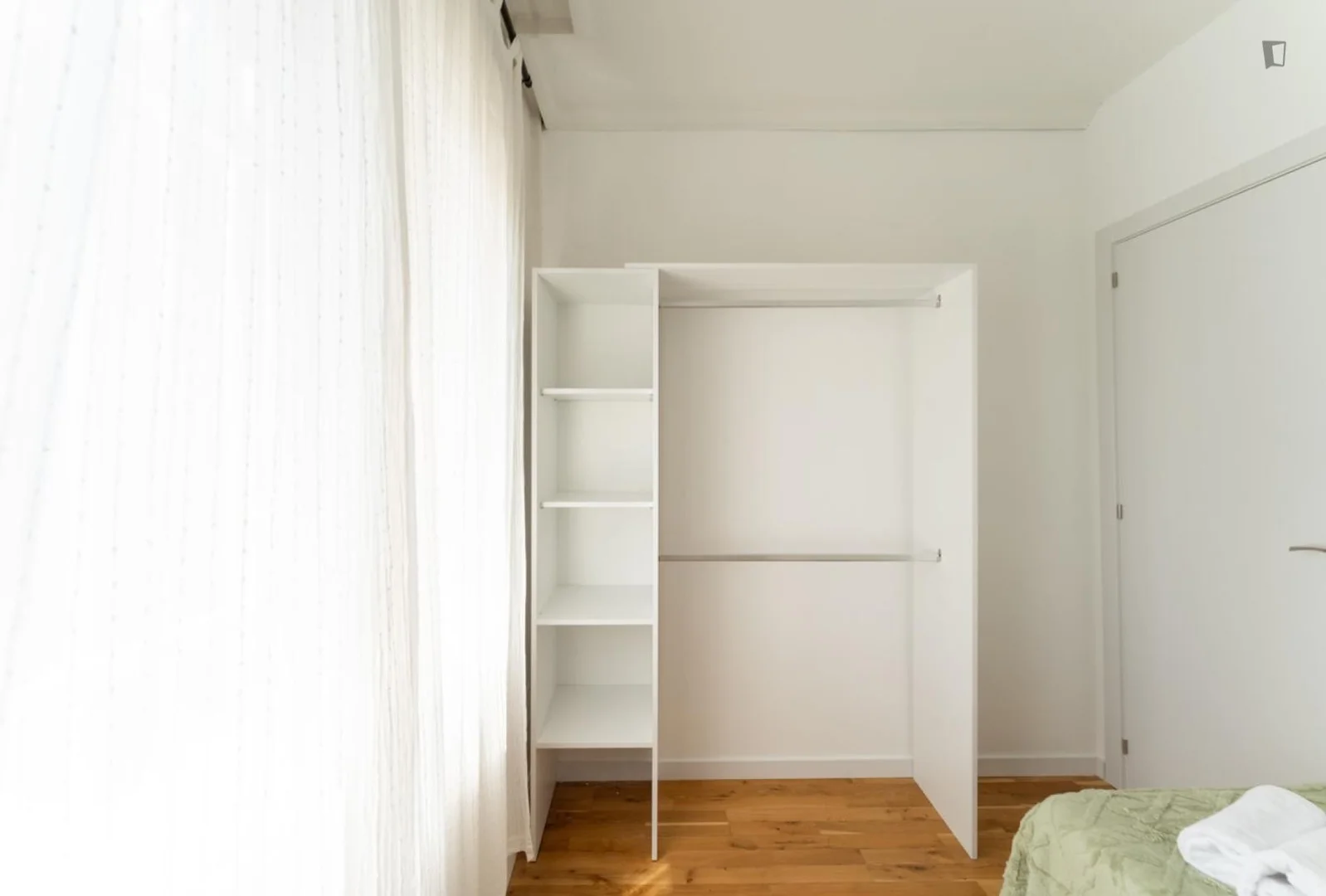 Habitación asequible para estudiantes con buena iluminación en 