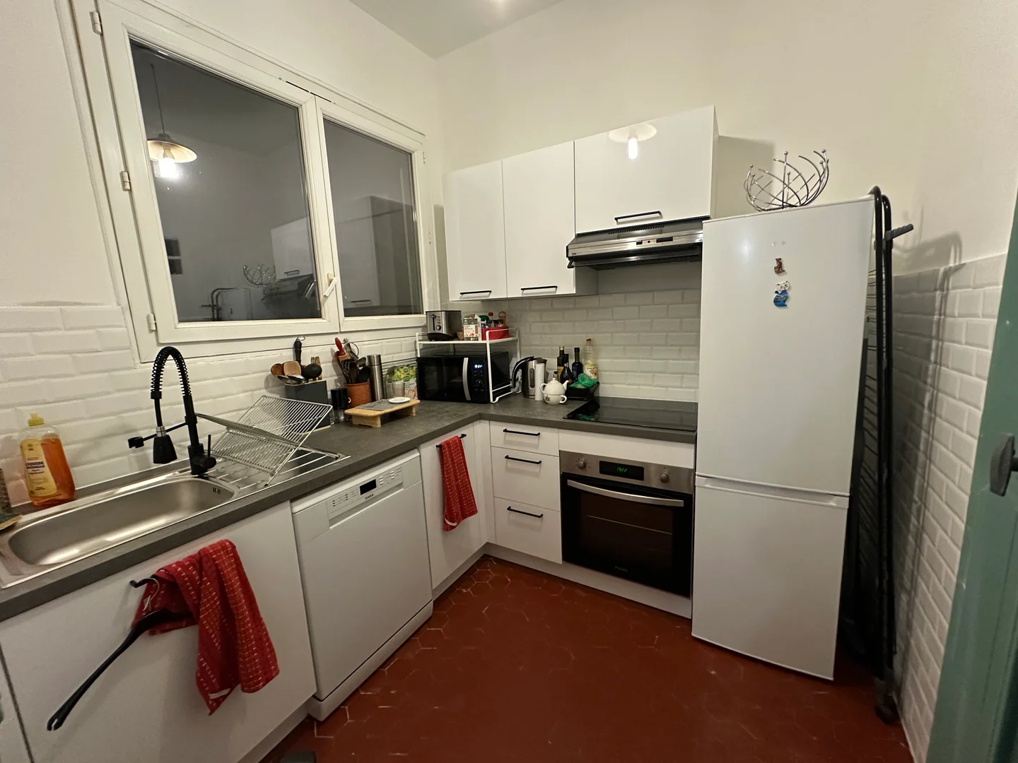 Student-friendly studio with excellent transport links in 