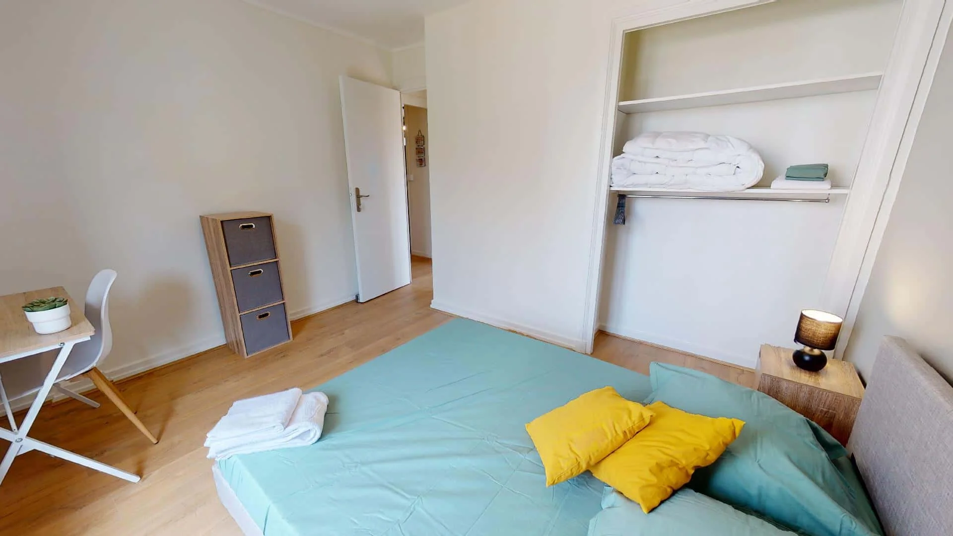 Budget-friendly student room close to campus in 