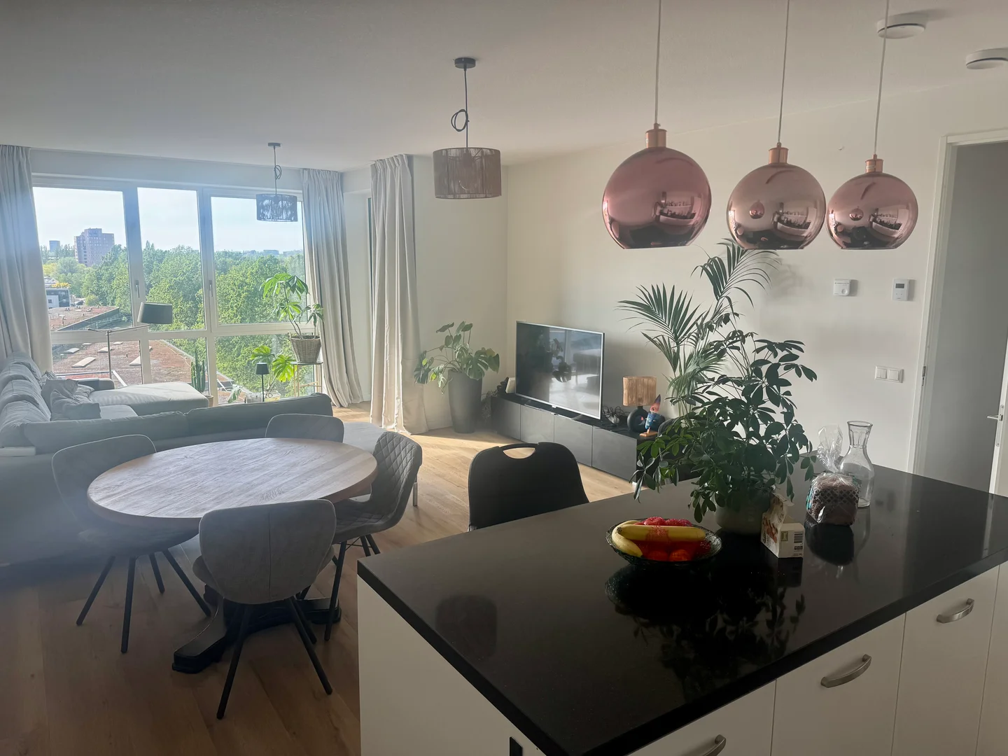 Chambre confortable pour étudiants disponible dans 