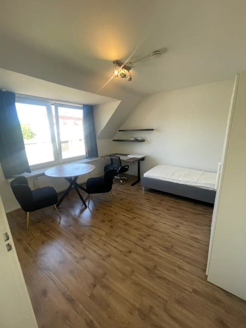 Quarto amigo do estudante em  com comodidades modernas