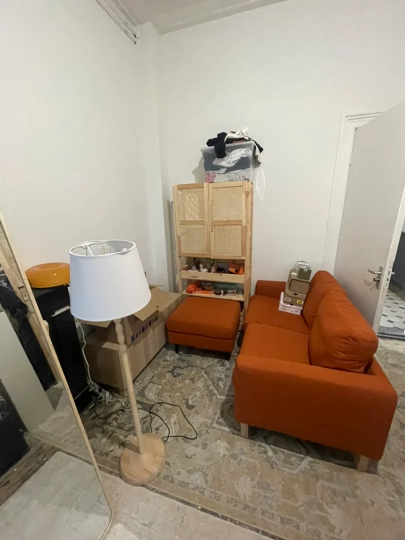 'de öğrenci dairesinde, tamamen mobilyalı kiralık oda