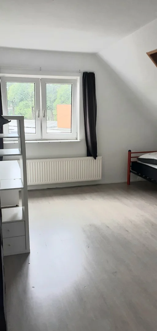 Öğrenciler için rahat oda  bölgesinde mevcut