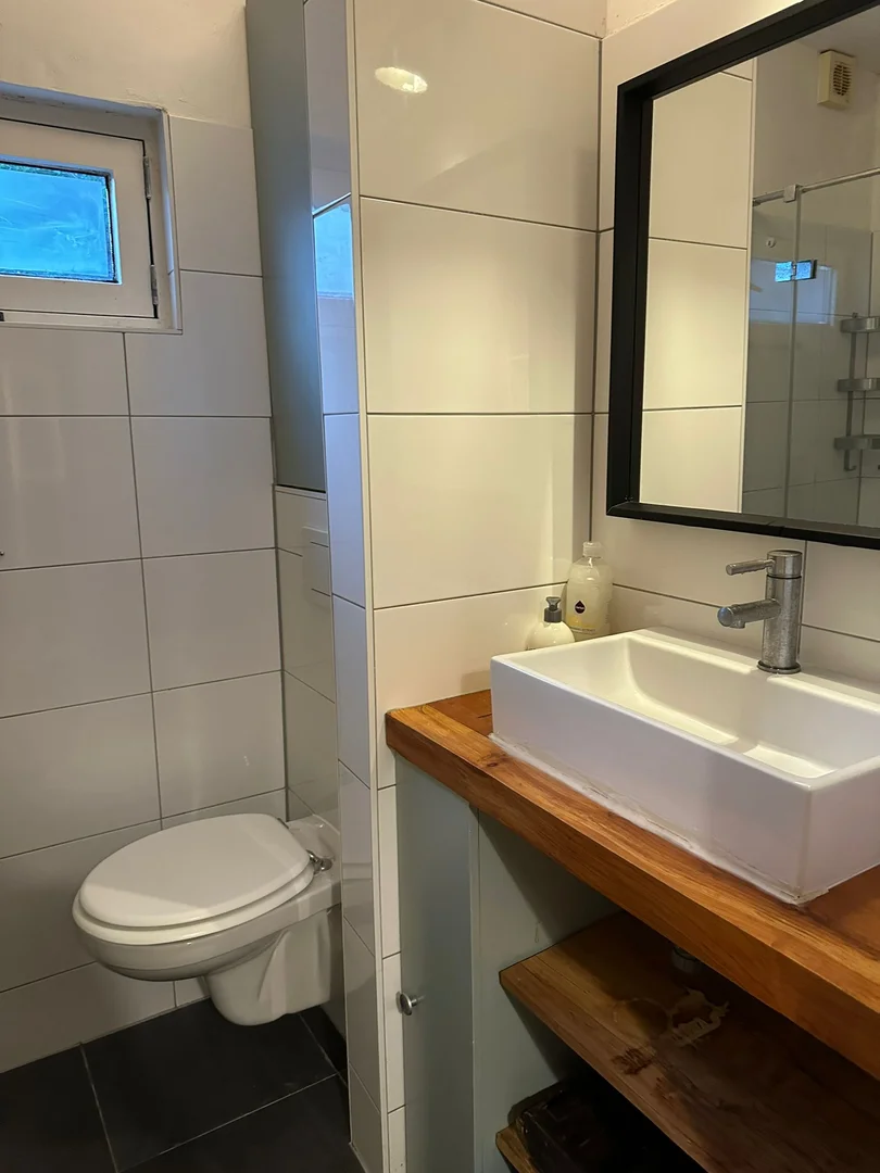 Chambre confortable pour étudiants disponible dans 
