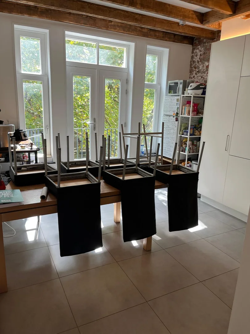 Chambre confortable pour étudiants disponible dans 