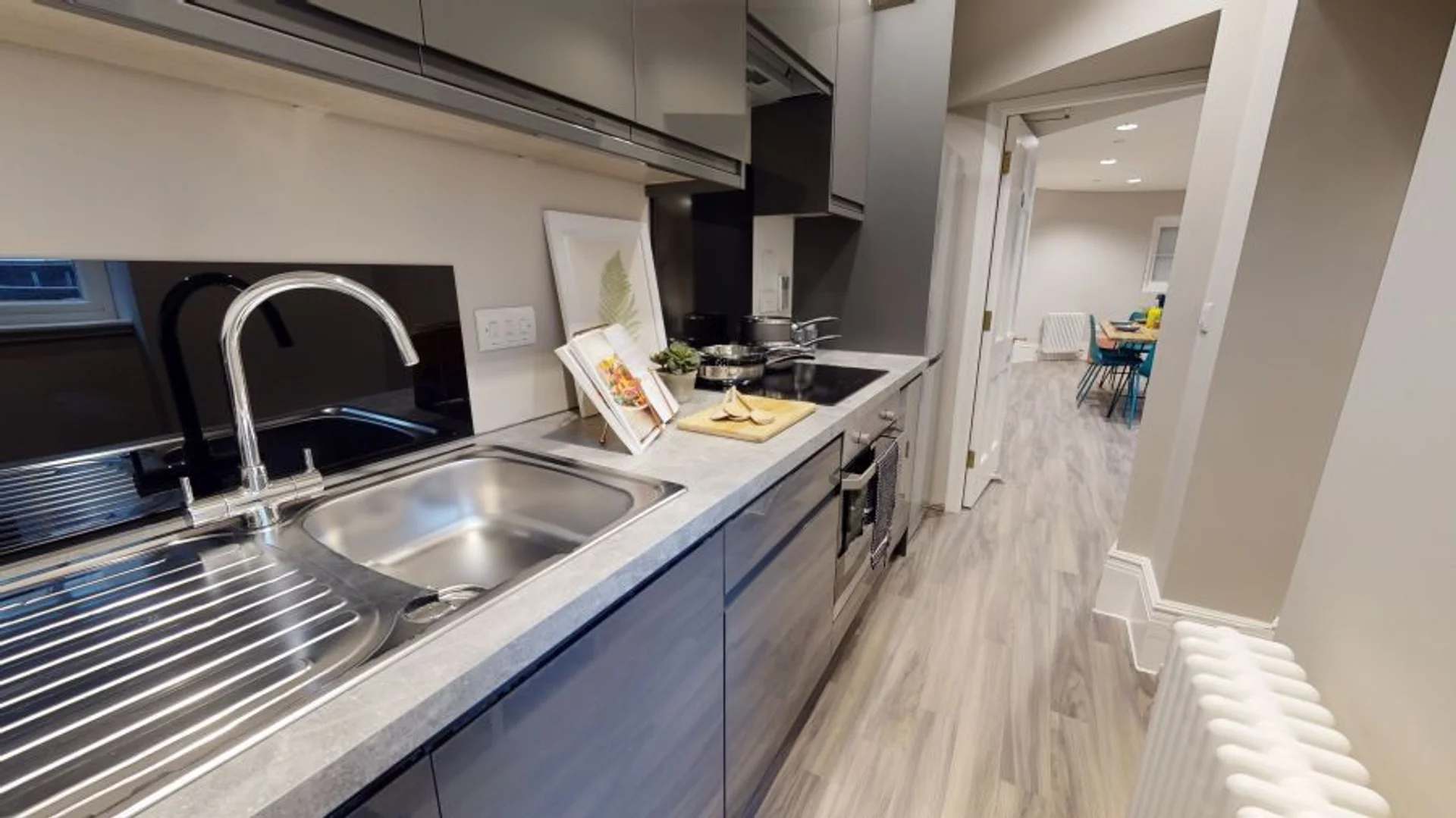 'de öğrenci dairesinde, tamamen mobilyalı kiralık oda