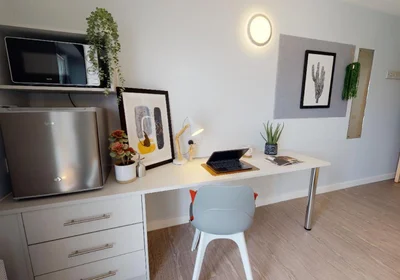 Studio in residence at Seaford Rd, Salford M6 6FN, United Kingdom , image 2 of 15