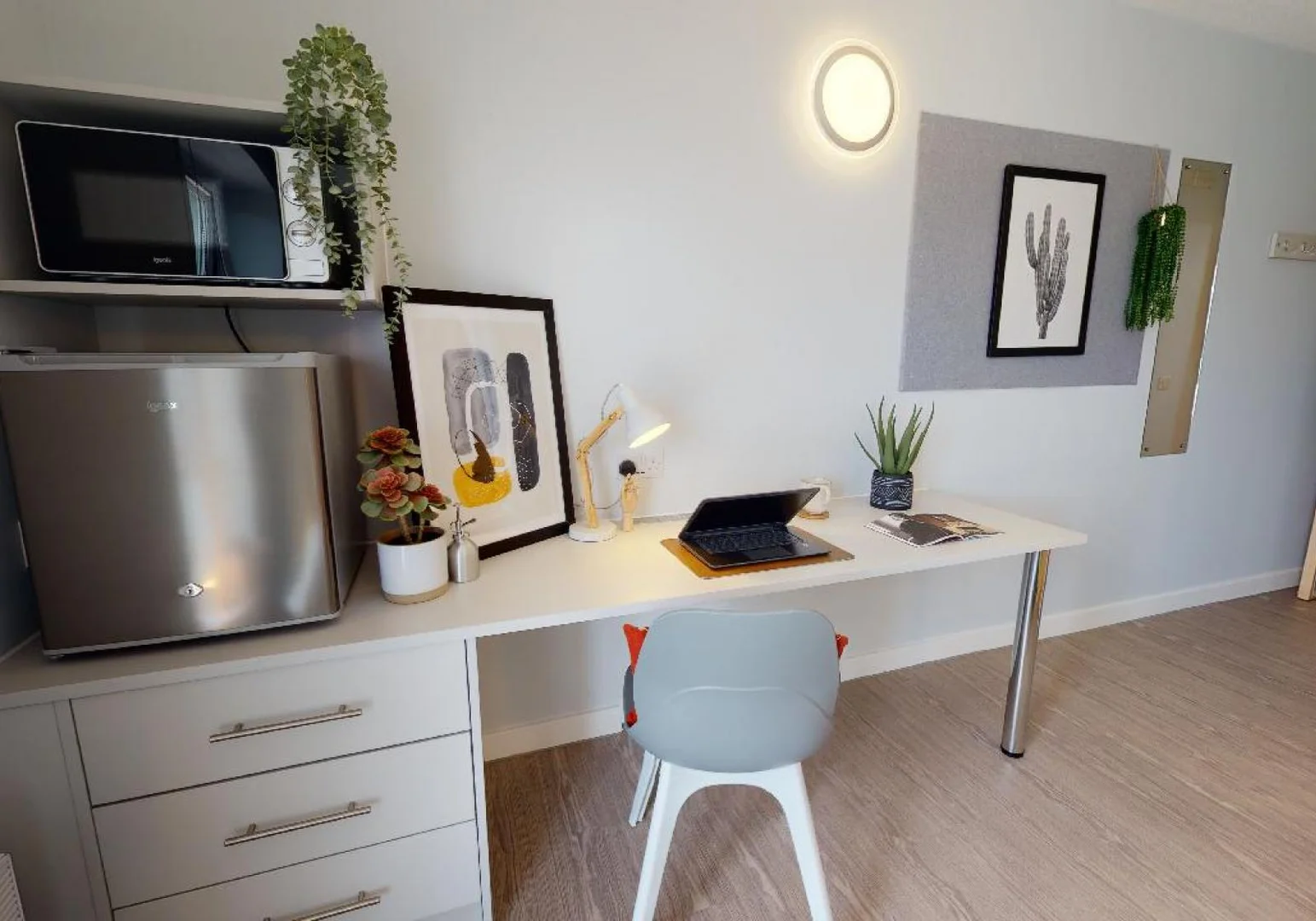 Chic studio apartment near campus in 