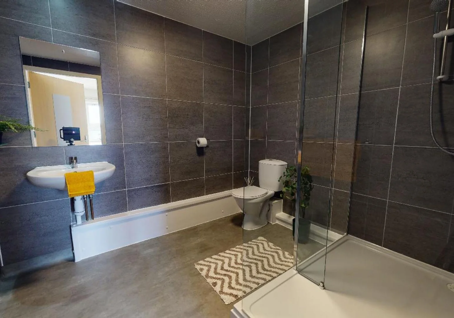 Self-contained studio for students in central 