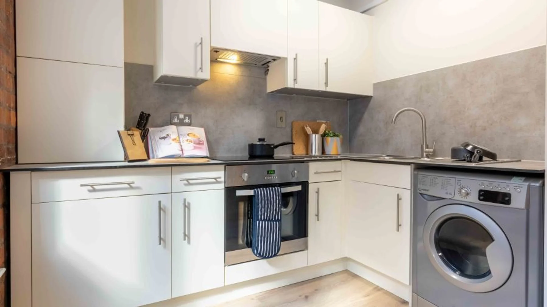 11A Whitworth St W, Manchester M1 3GW, United Kingdom
