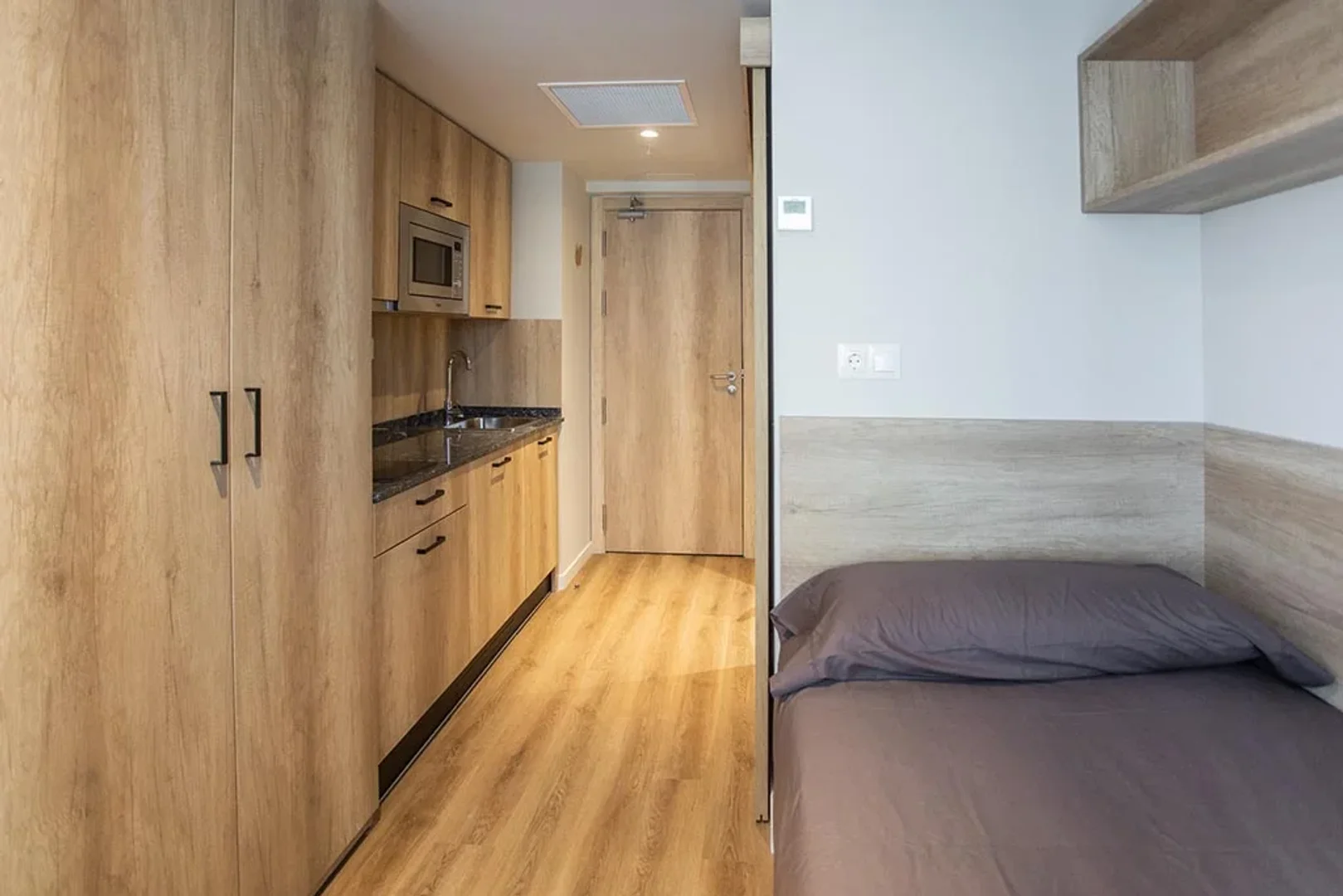Funktionelles Studentenzimmer perfekt zum Studieren in 