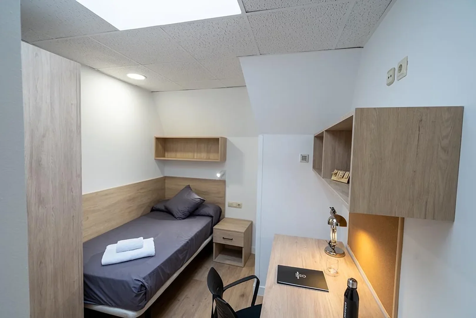 Habitación en apartamento estudiantil en alquiler en , completamente amueblado