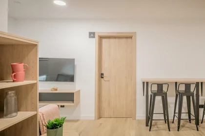 Quarto privado em residência em Paseo del Prior, 103, imagem 1 de 14