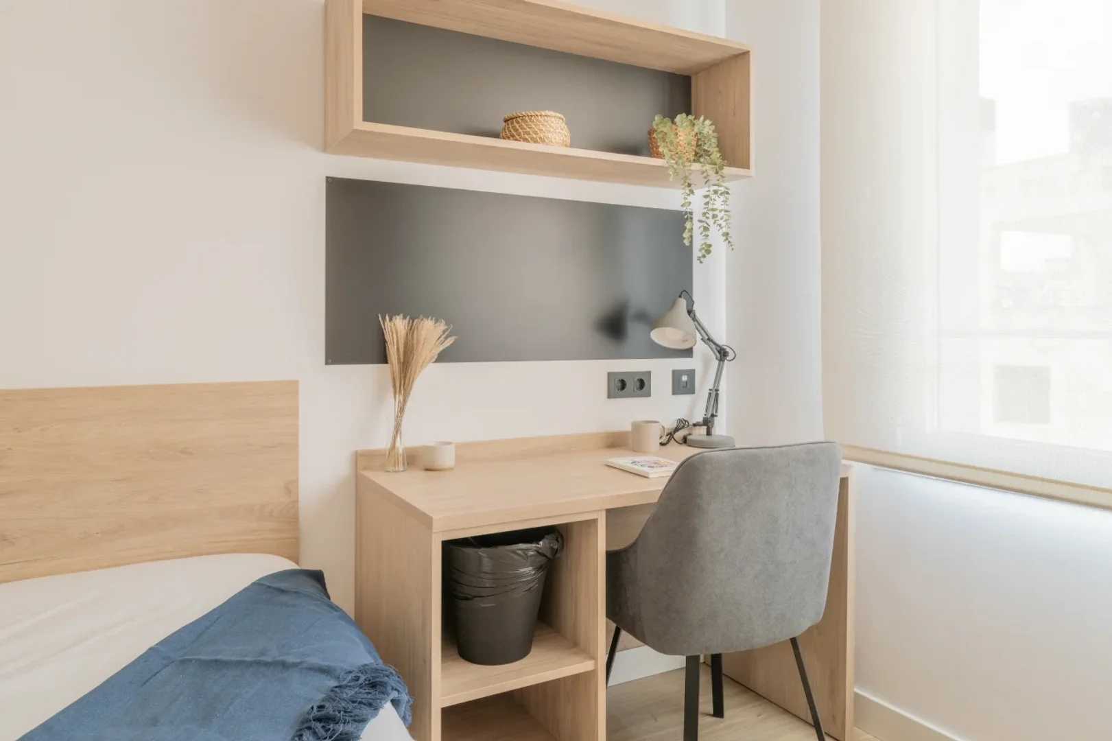 Quarto para alugar em apartamento de estudantes em , totalmente mobilado