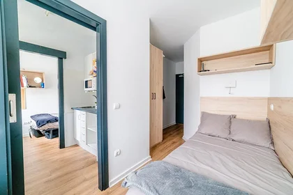 Quarto privado em residência em Paseo del Prior, 103, imagem 2 de 16
