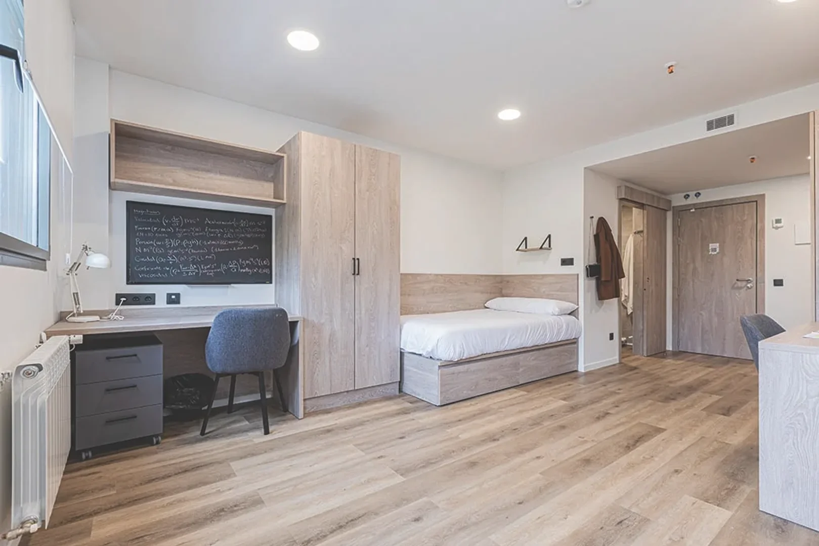 Habitación asequible para estudiantes con buena iluminación en 