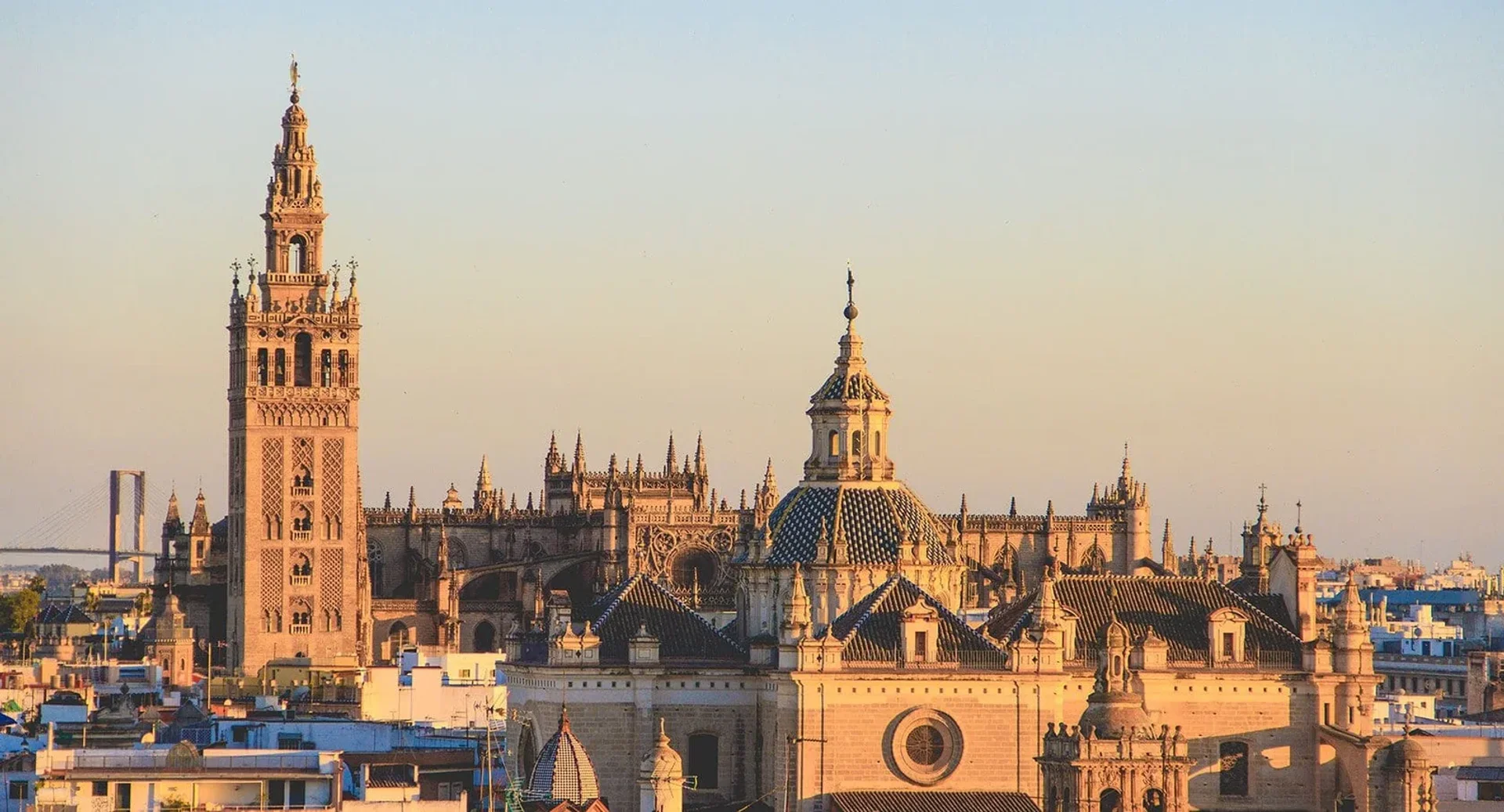 'da öğrenciler için yeterli aydınlatmaya sahip uygun fiyatlı oda