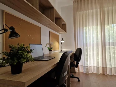 Chambre partagée en résidence à Ctra. Su Eminencia 15, image 3 de 15