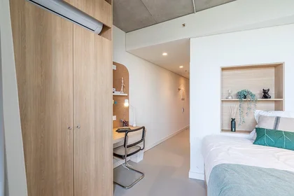 Habitación privada en residencia en R. Manuel Pacheco De Miranda, 105 & 113, imagen 1 de 17