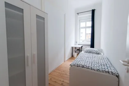 Privatzimmer in der Detmolder Straße, Bezirk Charlottenburg-Wilmersdorf, bild 1 von 10