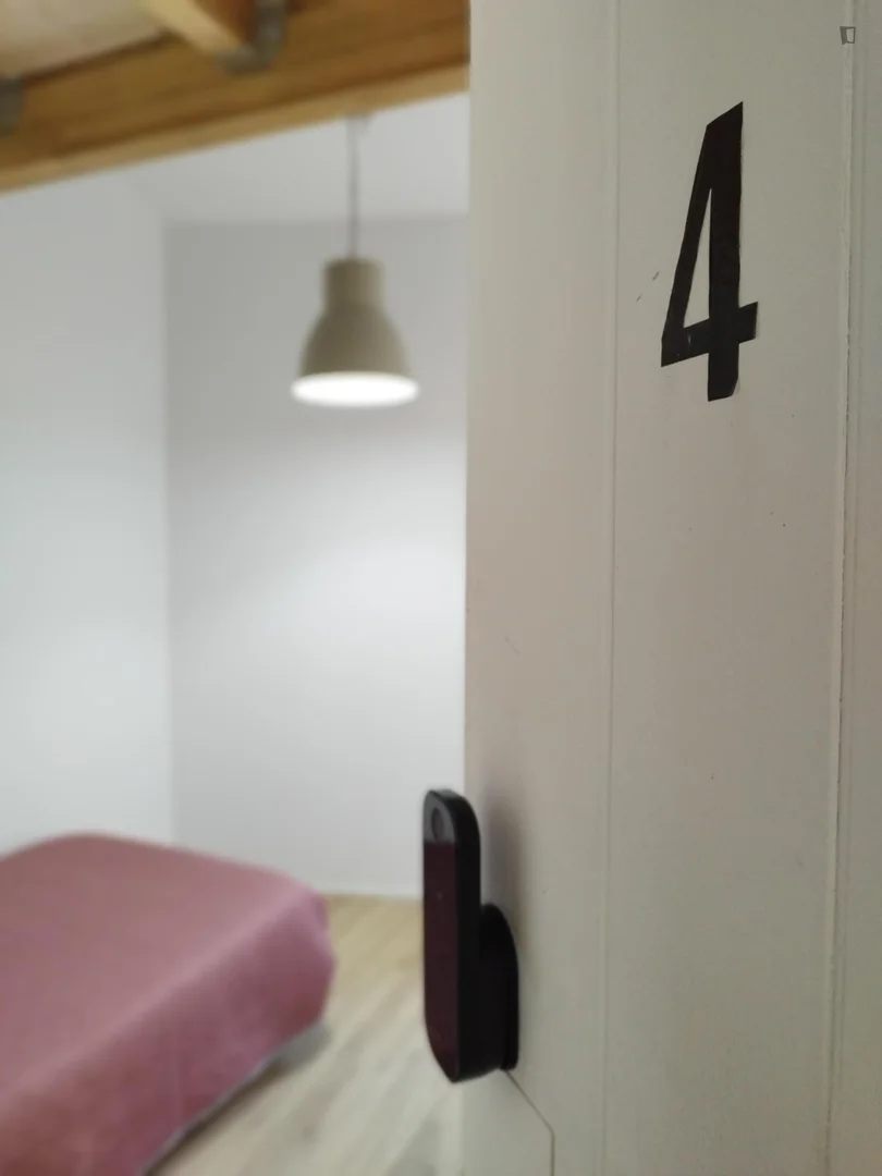 'de modern olanaklara sahip öğrenci dostu oda