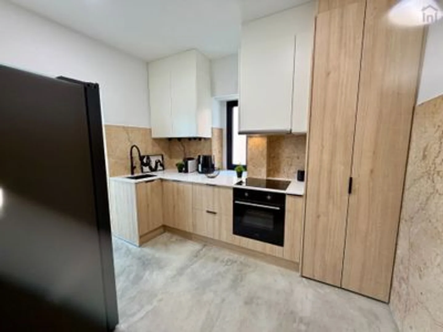 Bright and airy student room with easy university access in