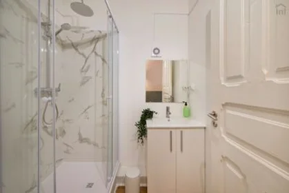 Private room at Marquês de Pombal - Avenida António Augusto de Aguiar, 3º E, image 25 of 41