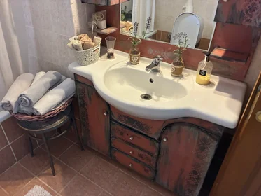 Quarto privado em Akrita Digeni 72a, Patra 264 42, Greece , Patras, , 264 42 Greece, imagem 13 de 30