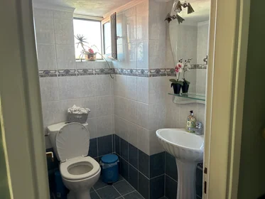 Quarto privado em Akrita Digeni 72a, Patra 264 42, Greece , Patras, , 264 42 Greece, imagem 19 de 30