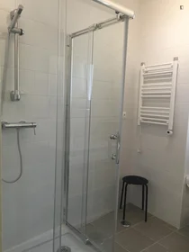 Entire apartment at Rua das Escolas Gerais, image 15 of 22
