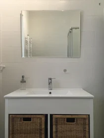 Entire apartment at Rua das Escolas Gerais, image 16 of 22