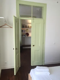 Entire apartment at Rua das Escolas Gerais, image 6 of 22
