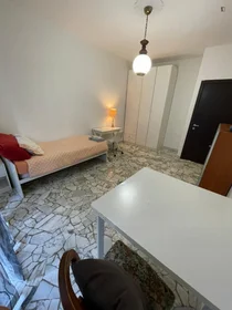 Chambre privée à Viale Lombardia, image 5 de 18